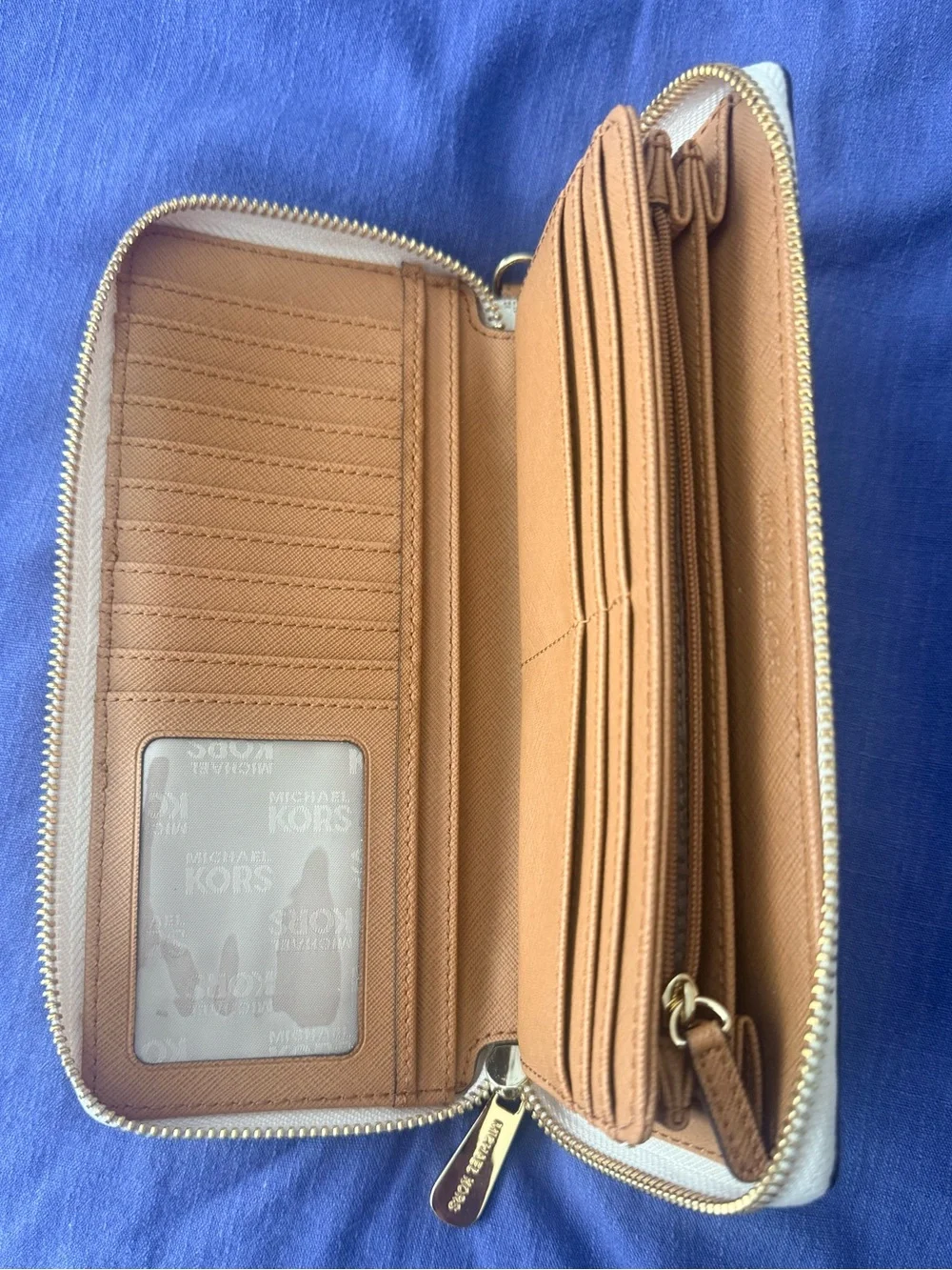Michael Kors Outlet White and Gold Signature Zip Wallet